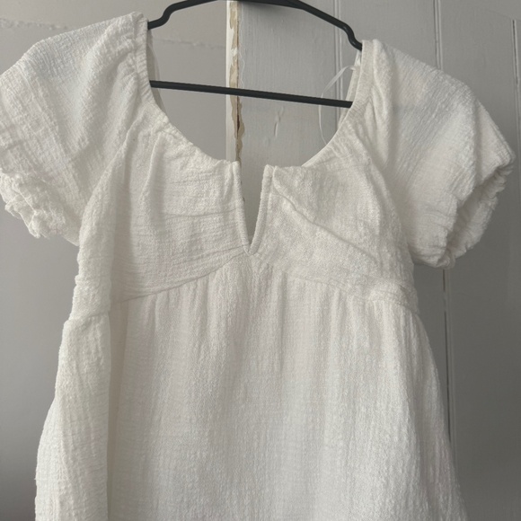 Cute White summer top - Picture 1 of 3